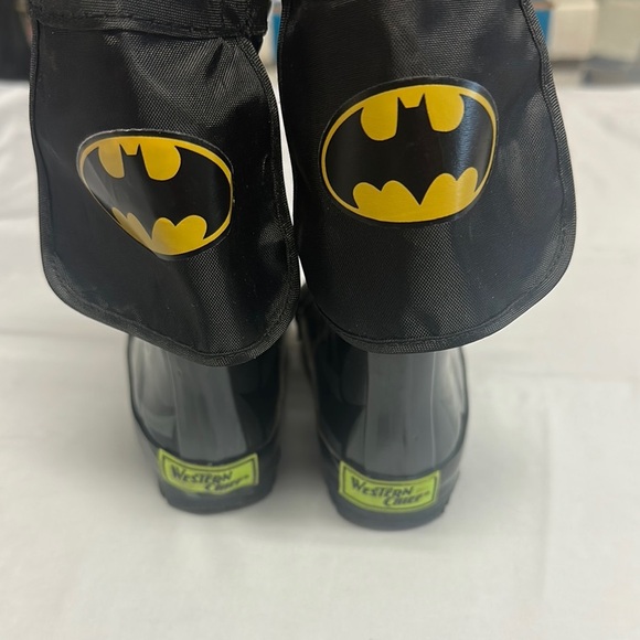 Western Chief - Kids Black and Yellow Batman Rain Boots with capes - Picture 4 of 6